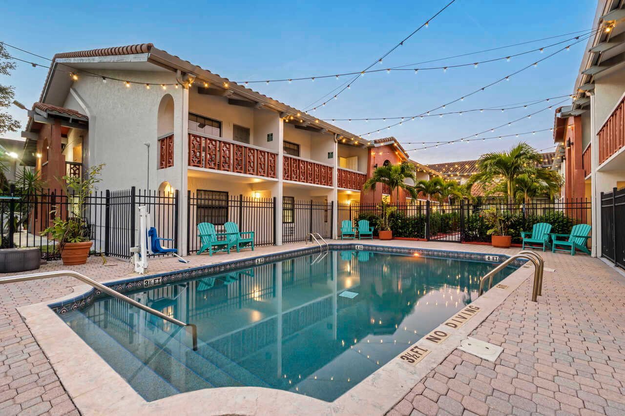 Clarion Pointe Tampa-Brandon Near Fairgrounds And Casino - Outdoor Pool