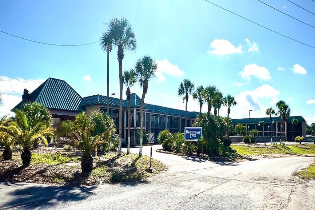 Rodeway Inn Davenport - Exterior