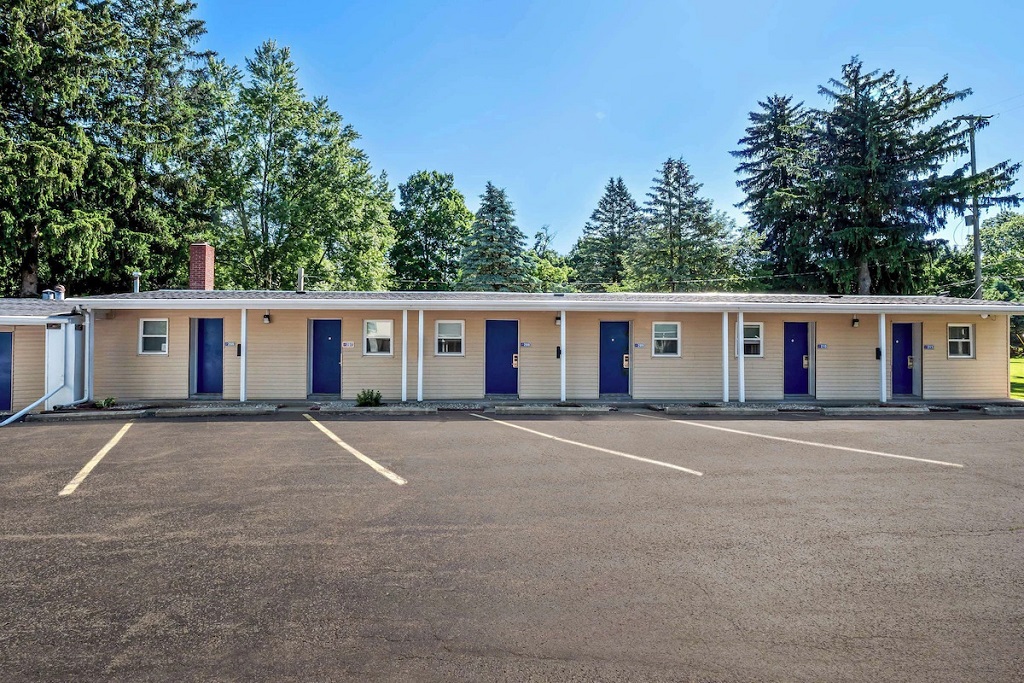 Americas Best Value Inn Jonesville - Exterior-3