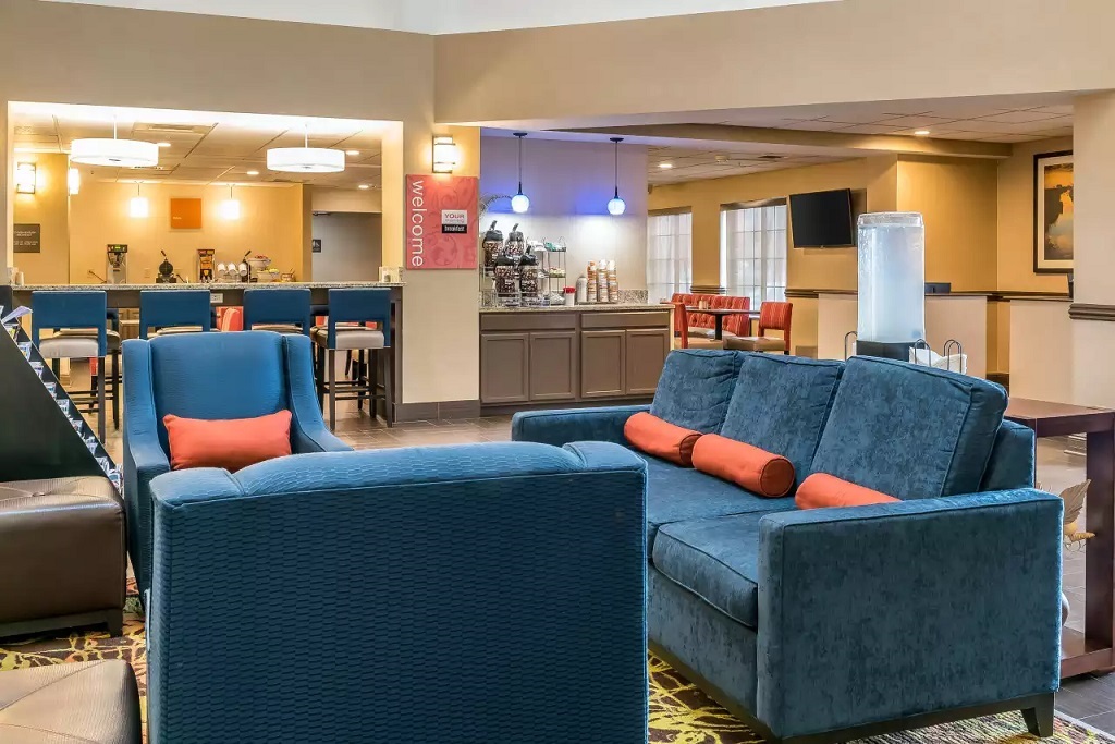 Comfort Suites Springfield - Lobby-1Comfort Suites Springfield - Lobby-3