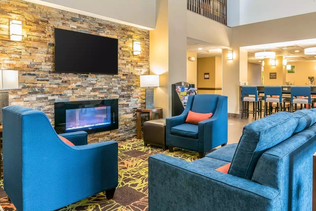 Comfort Suites Springfield - Lobby-2