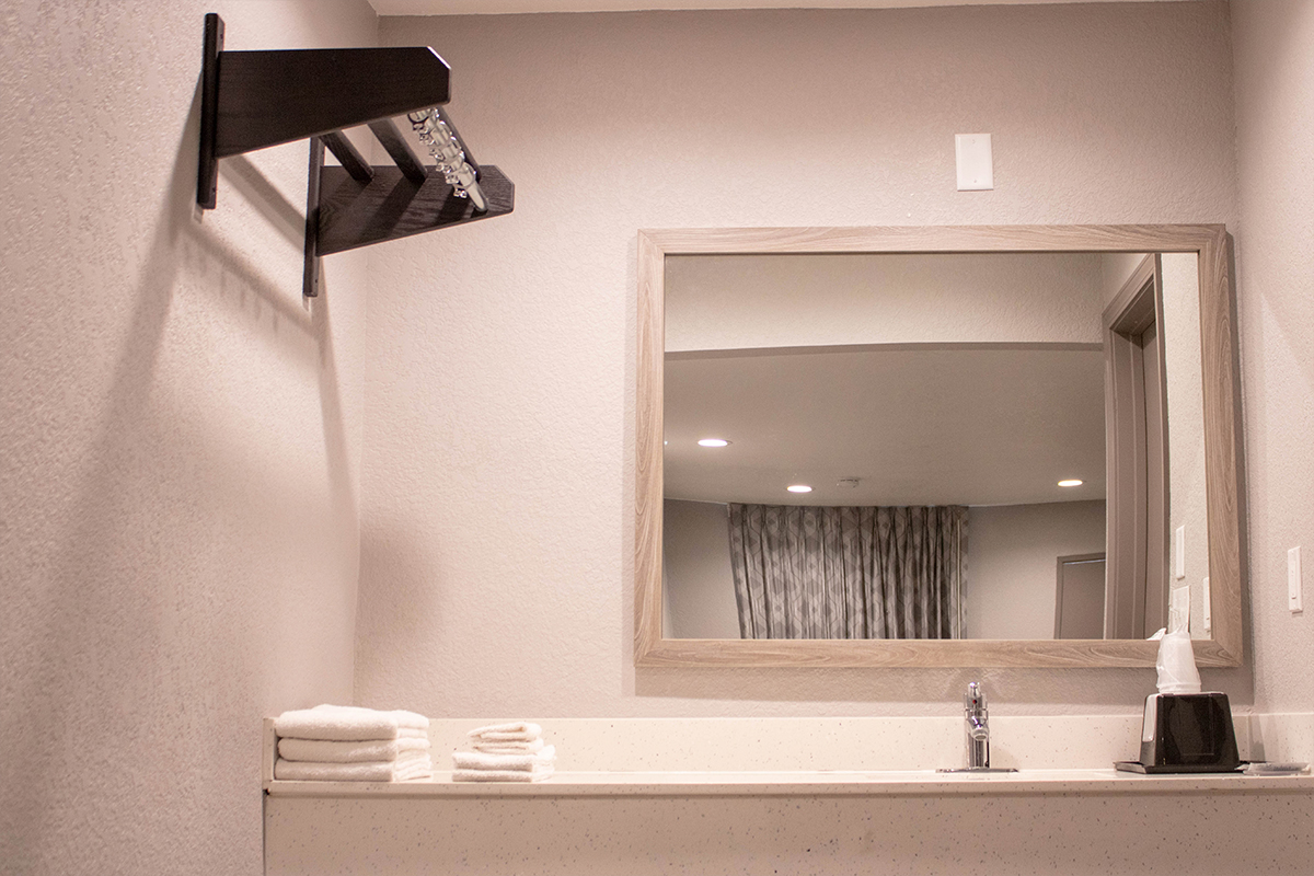 OKC Hotel - Oklahoma City - Room Bathroom