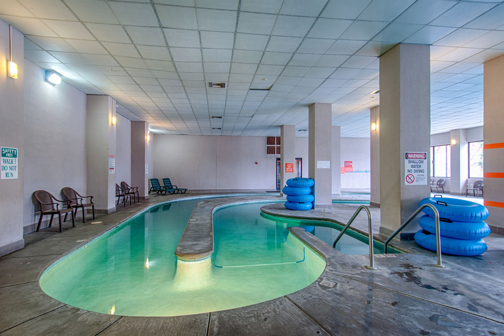 Park Tower Inn Pigeon Forge - Indoor Pool-3