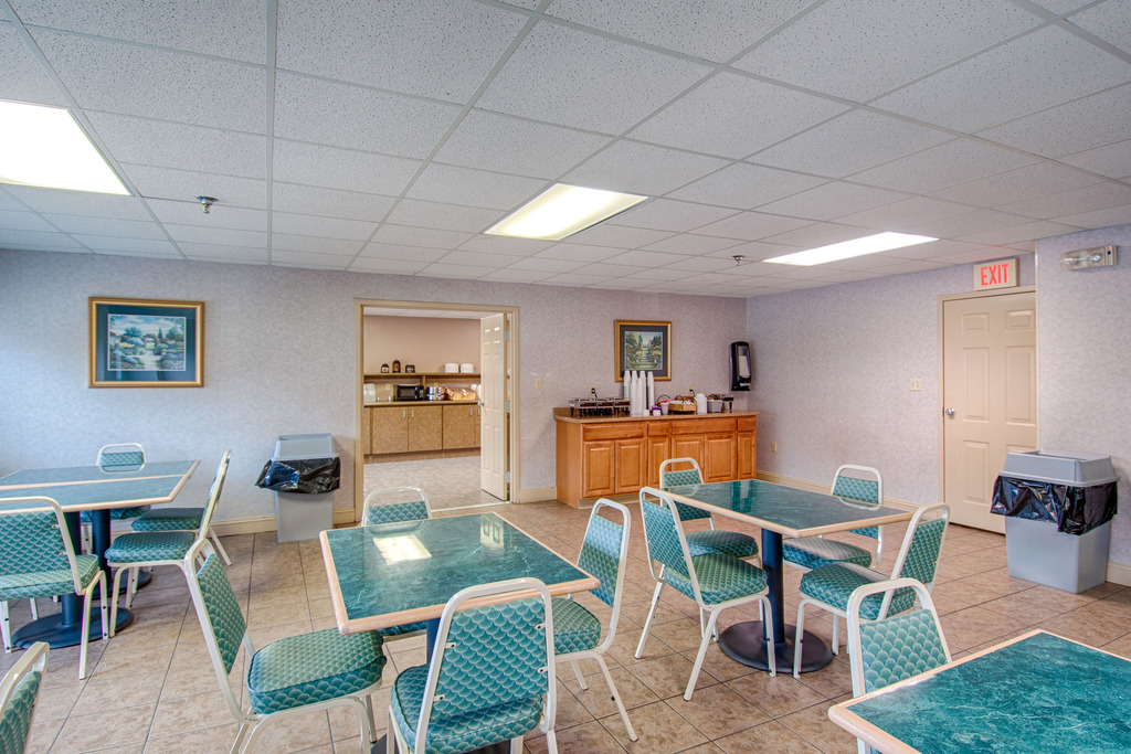 Park Tower Inn Pigeon Forge - Dining Area-2