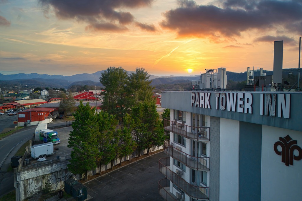 Park Tower Inn Pigeon Forge - Exterior-2