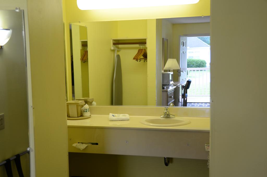 Richland Inn Lewisburg - Room Bathroom