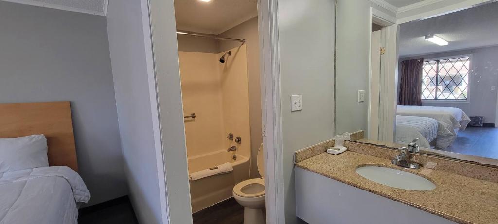 Superlodge New Castel - Room Bathroom