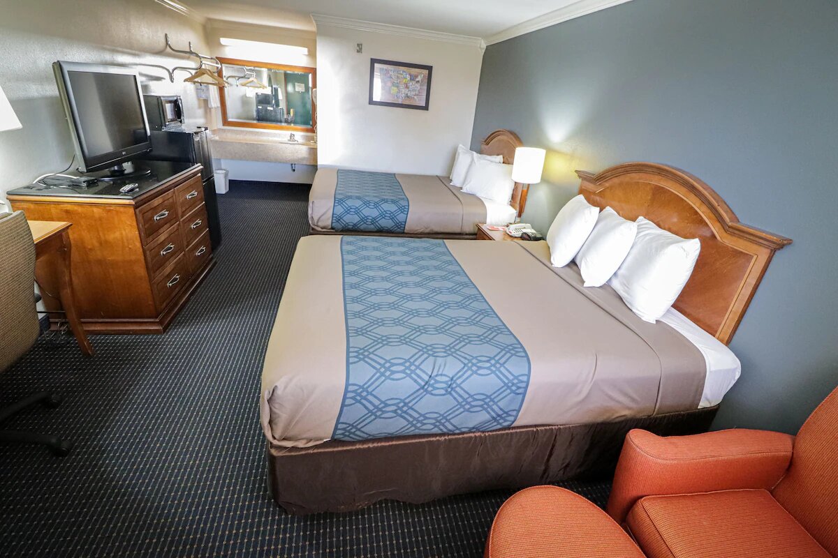 University Inn & Suites - Double Beds Room